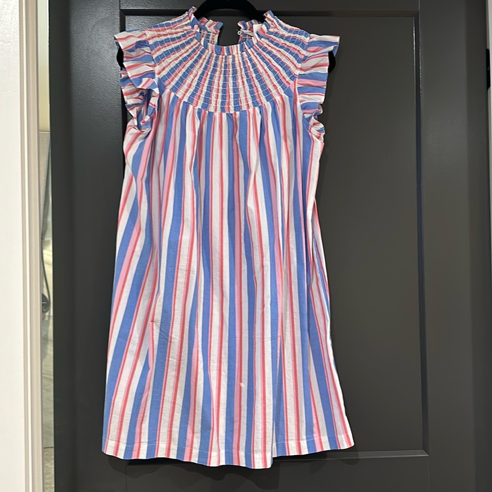 Crown and Ivy size small EUC